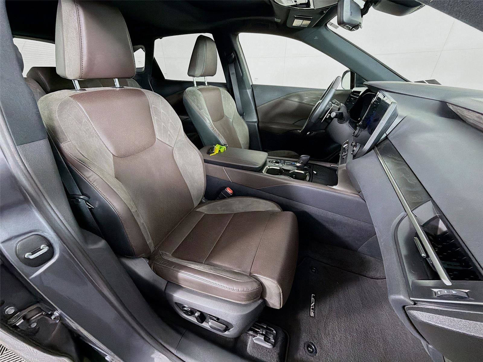 Used 2023 Lexus RX 350 w/ Cold Area Package image 28