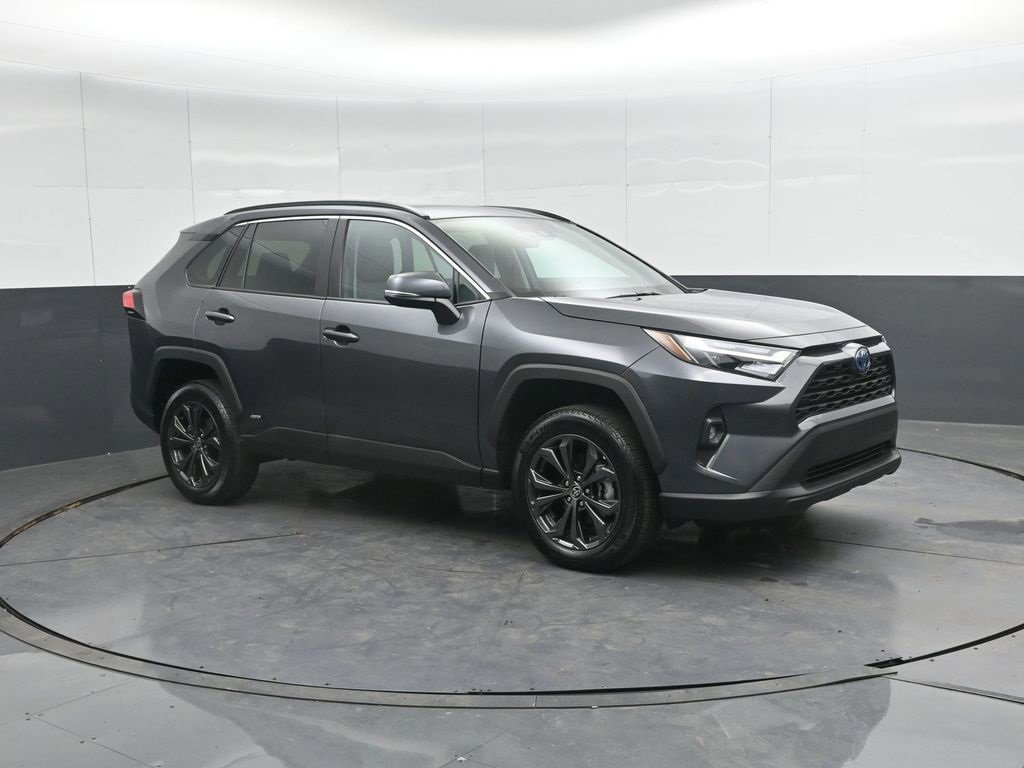 Used 2023 Toyota RAV4 XLE Premium image 4