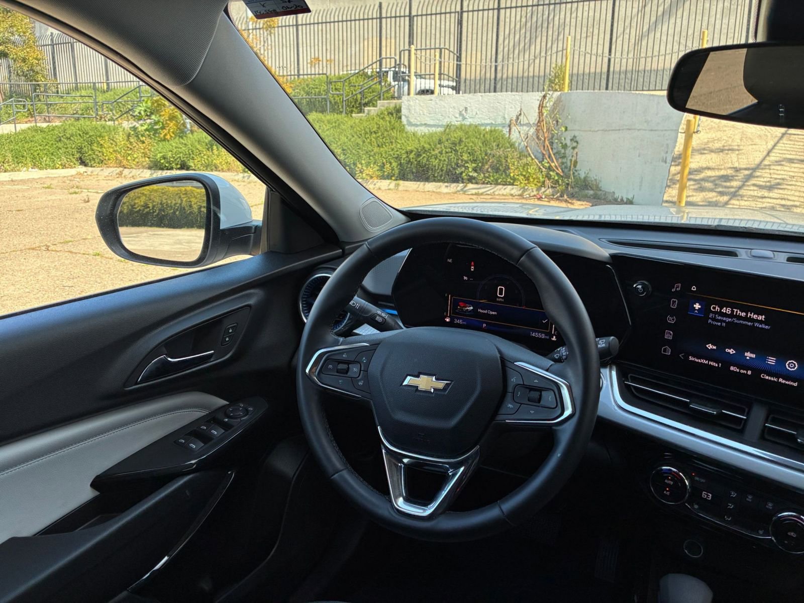 Used 2025 Chevrolet Trax LT w/ LT Convenience Package image 33
