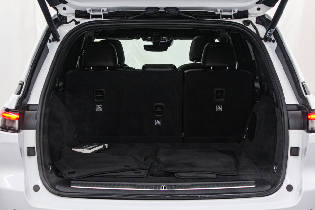 Used 2023 Jeep Grand Cherokee Overland AWD/4WD image 10