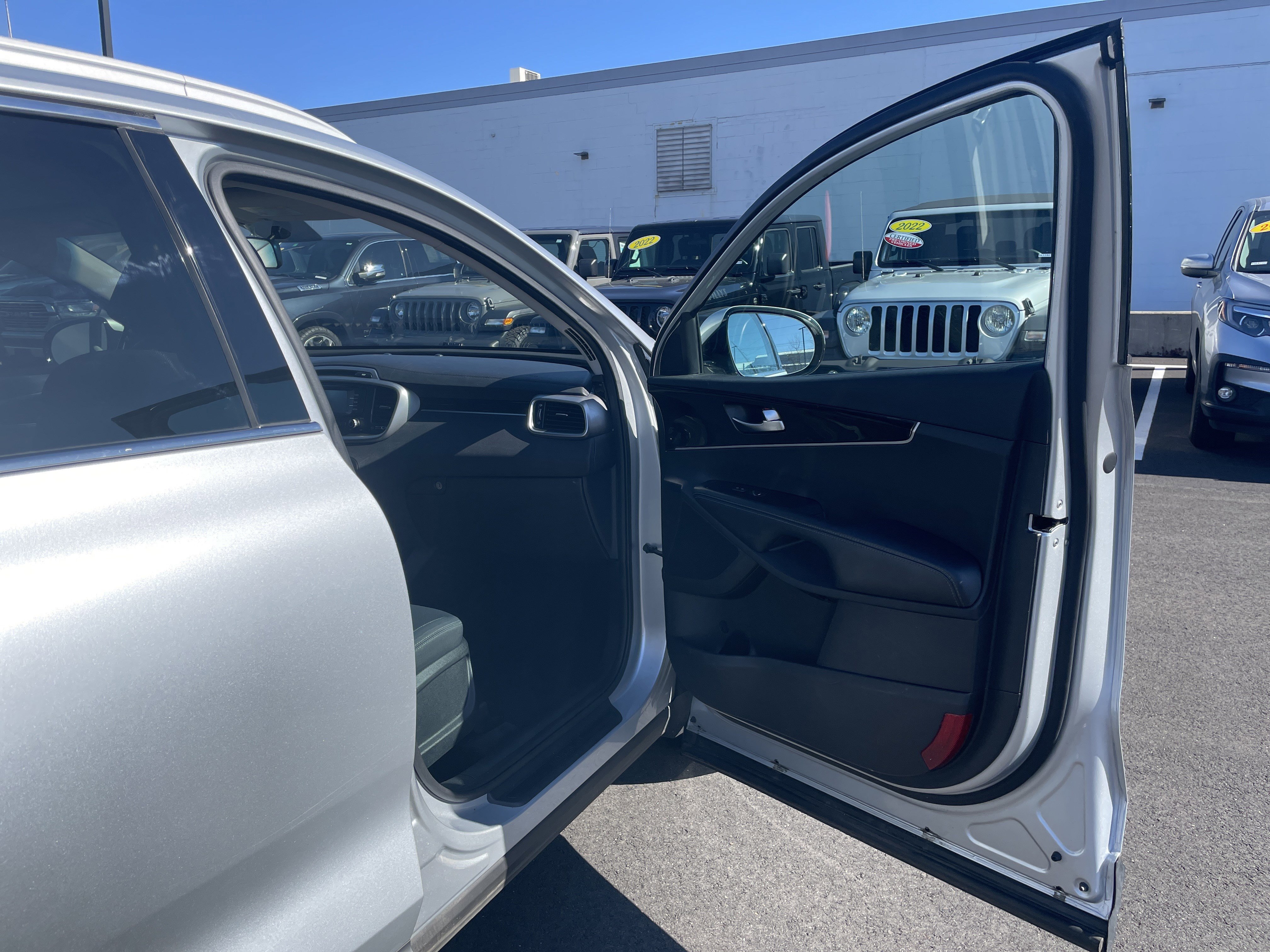 Used 2017 Kia Sorento LX image 9