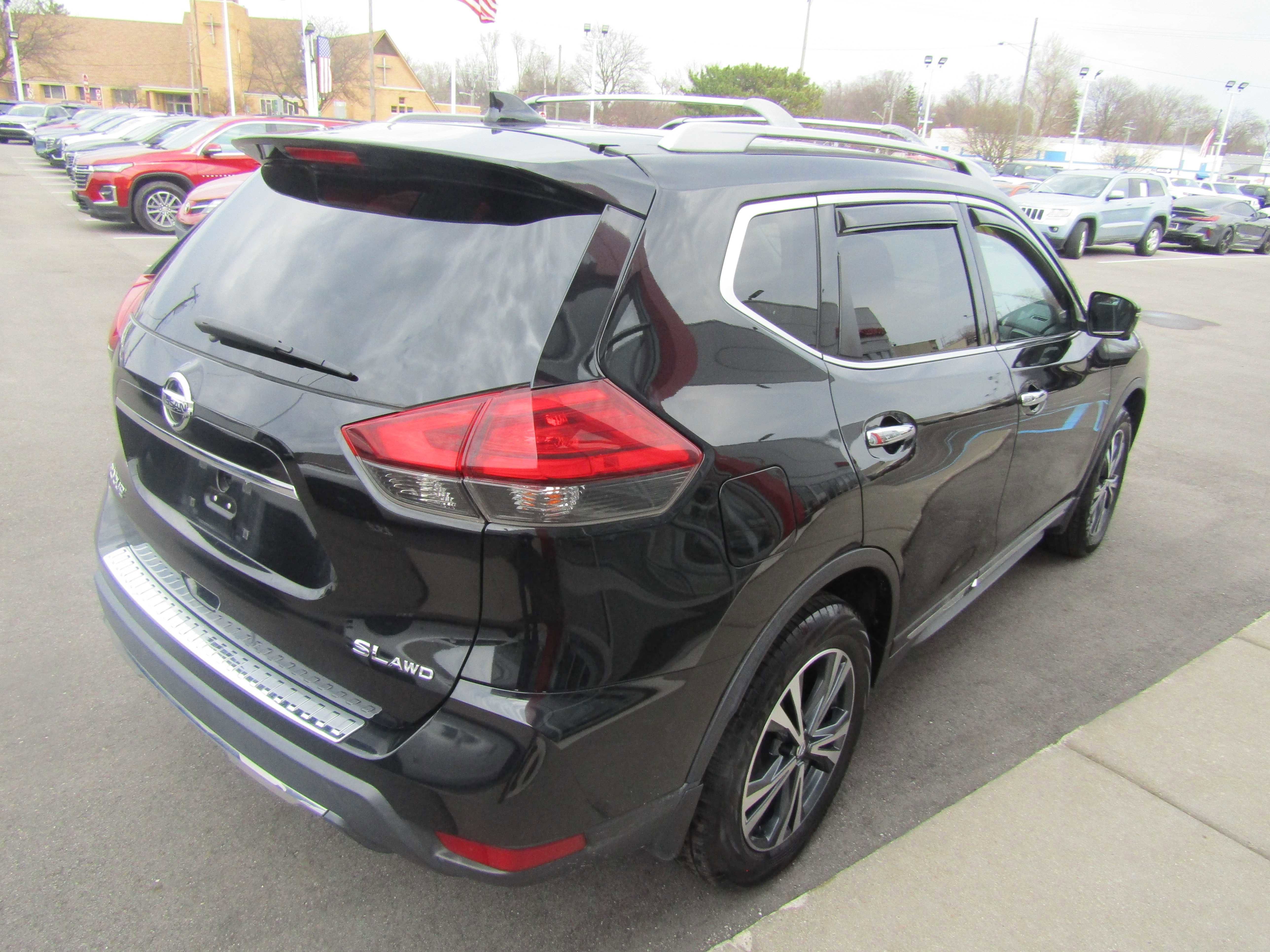 Used 2017 Nissan Rogue SL w/ SL Premium Package AWD/4WD image 5