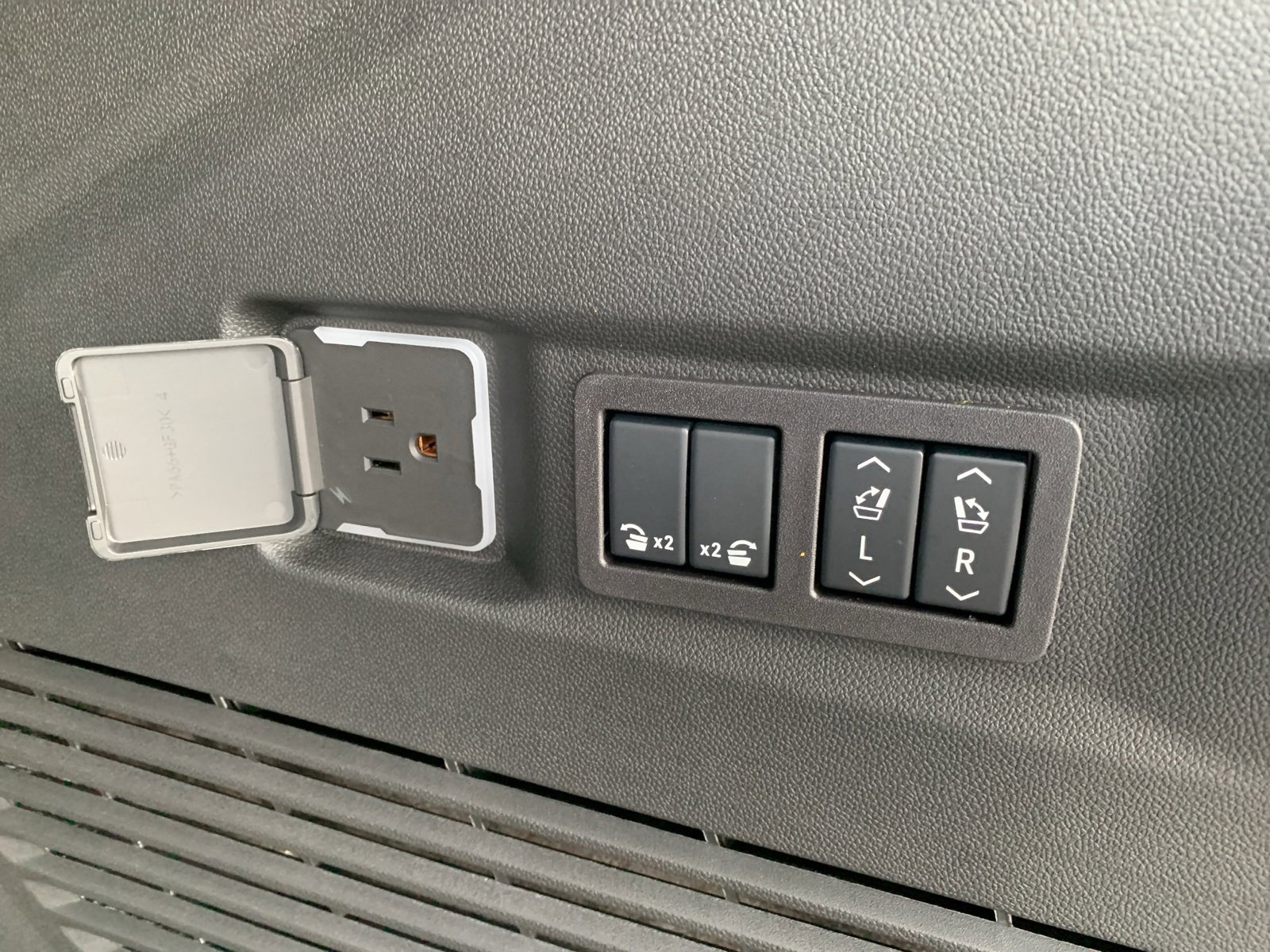 New 2025 Chevrolet Tahoe High Country image 13