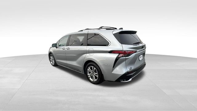 Used 2023 Toyota Sienna XSE image 4
