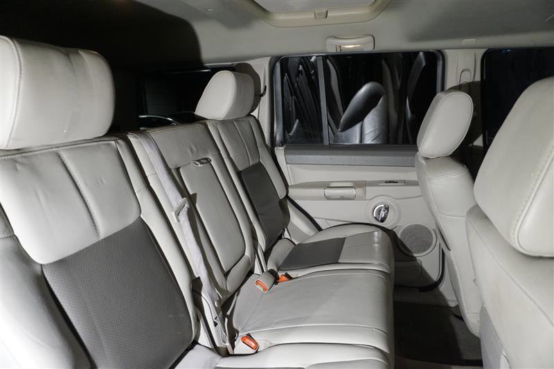 Used 2006 Jeep Commander Limited image 19