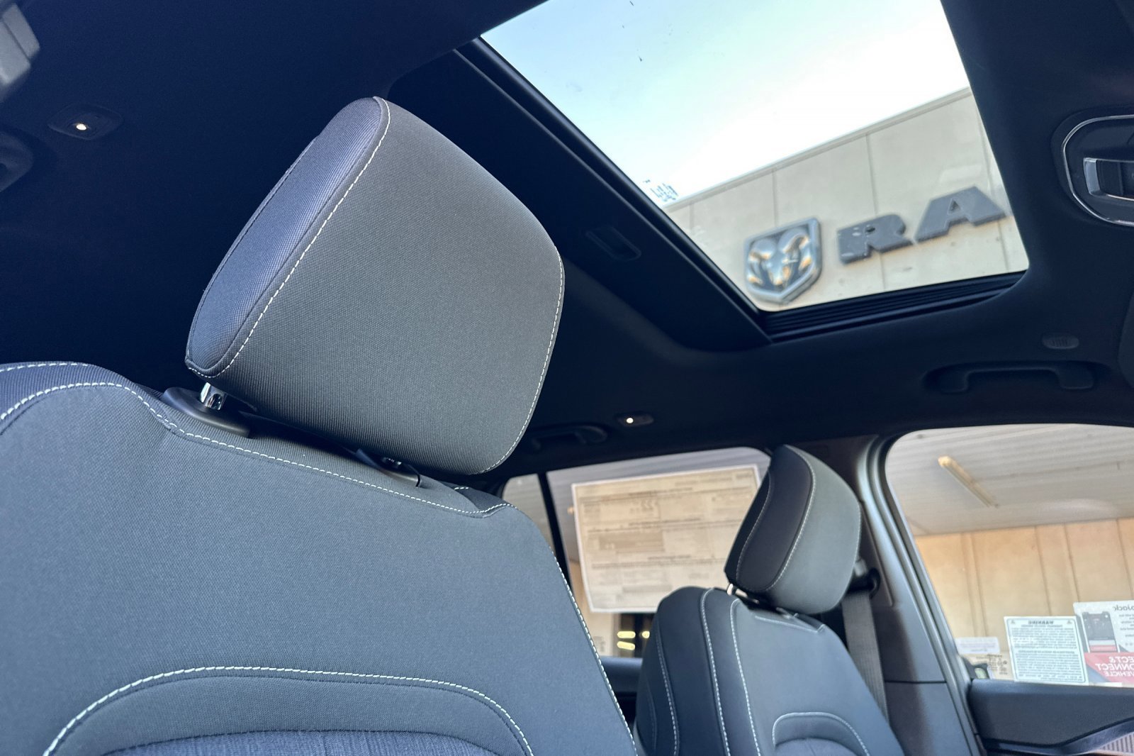 New 2025 Jeep Grand Cherokee Laredo X w/ Luxury Tech Group I image 17