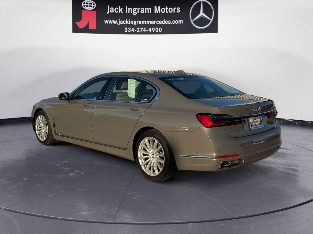 Used 2022 BMW 740i w/ Premium Package image 3