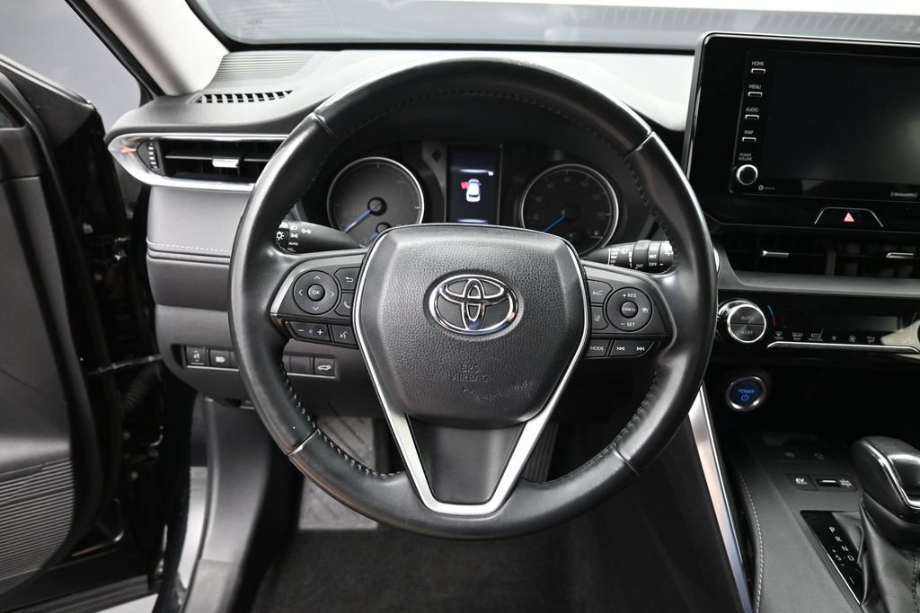 Certified 2021 Toyota Venza LE w/ Carpet Mat Package (TMS) AWD/4WD image 16