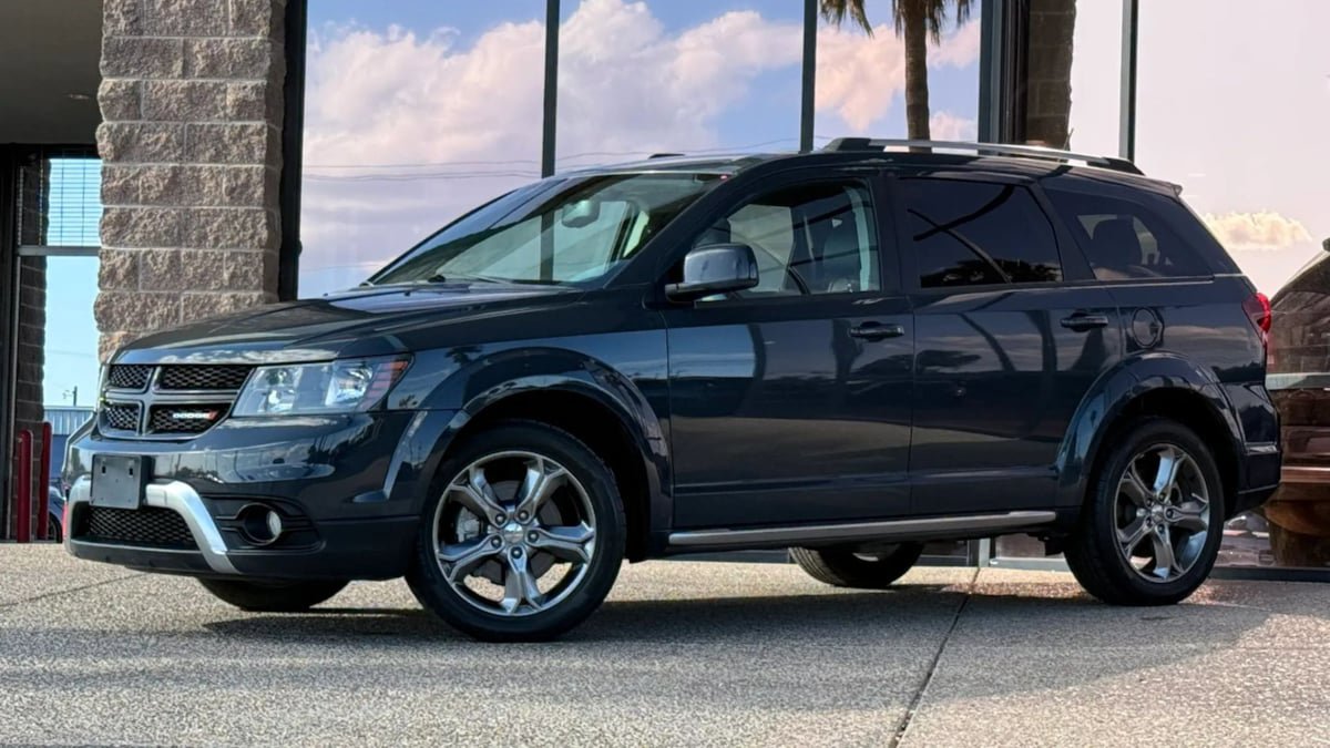Used 2017 Dodge Journey Crossroad image 3