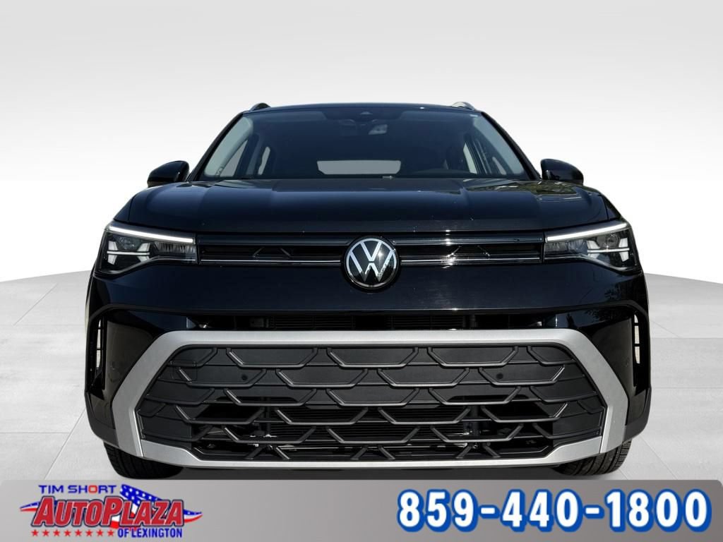 Used 2025 Volkswagen Taos SE AWD/4WD image 7