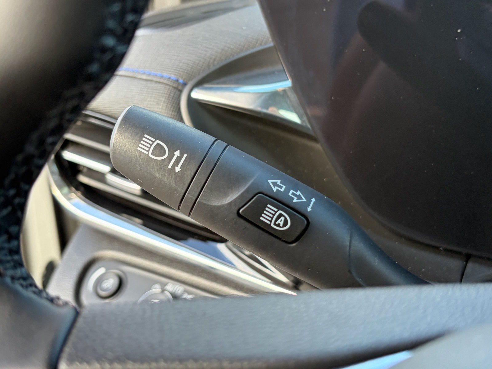 Used 2025 Buick Envista Sport Touring w/ Convenience I Package FWD image 17