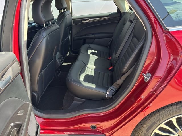 Used 2017 Ford Fusion SE w/ Fusion SE Technology Package FWD image 8