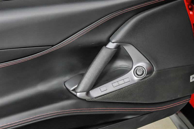 Used 2019 Ferrari 812 Superfast RWD image 18