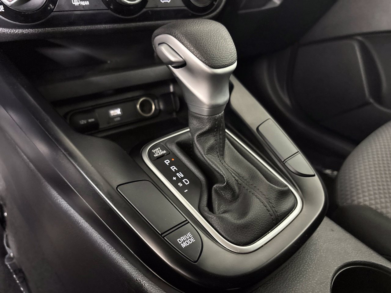 Used 2025 Kia Soul LX w/ LX Technology Package FWD image 19
