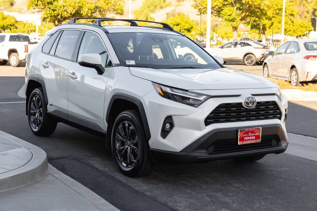 Used 2022 Toyota RAV4 XLE Premium AWD/4WD image 3