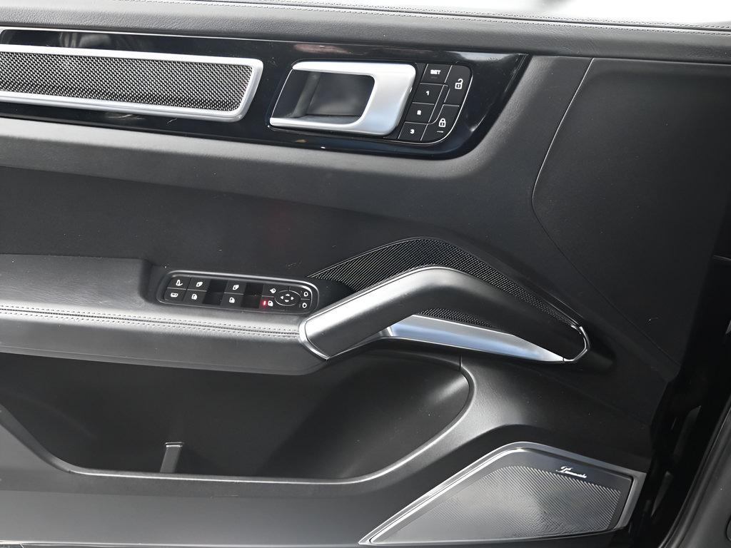 Certified 2022 Porsche Cayenne Turbo S AWD/4WD image 13