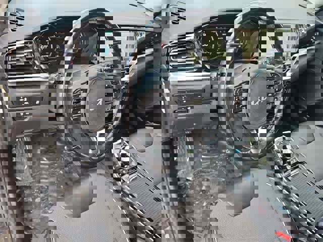 Used 2022 Kia Niro EX image 10