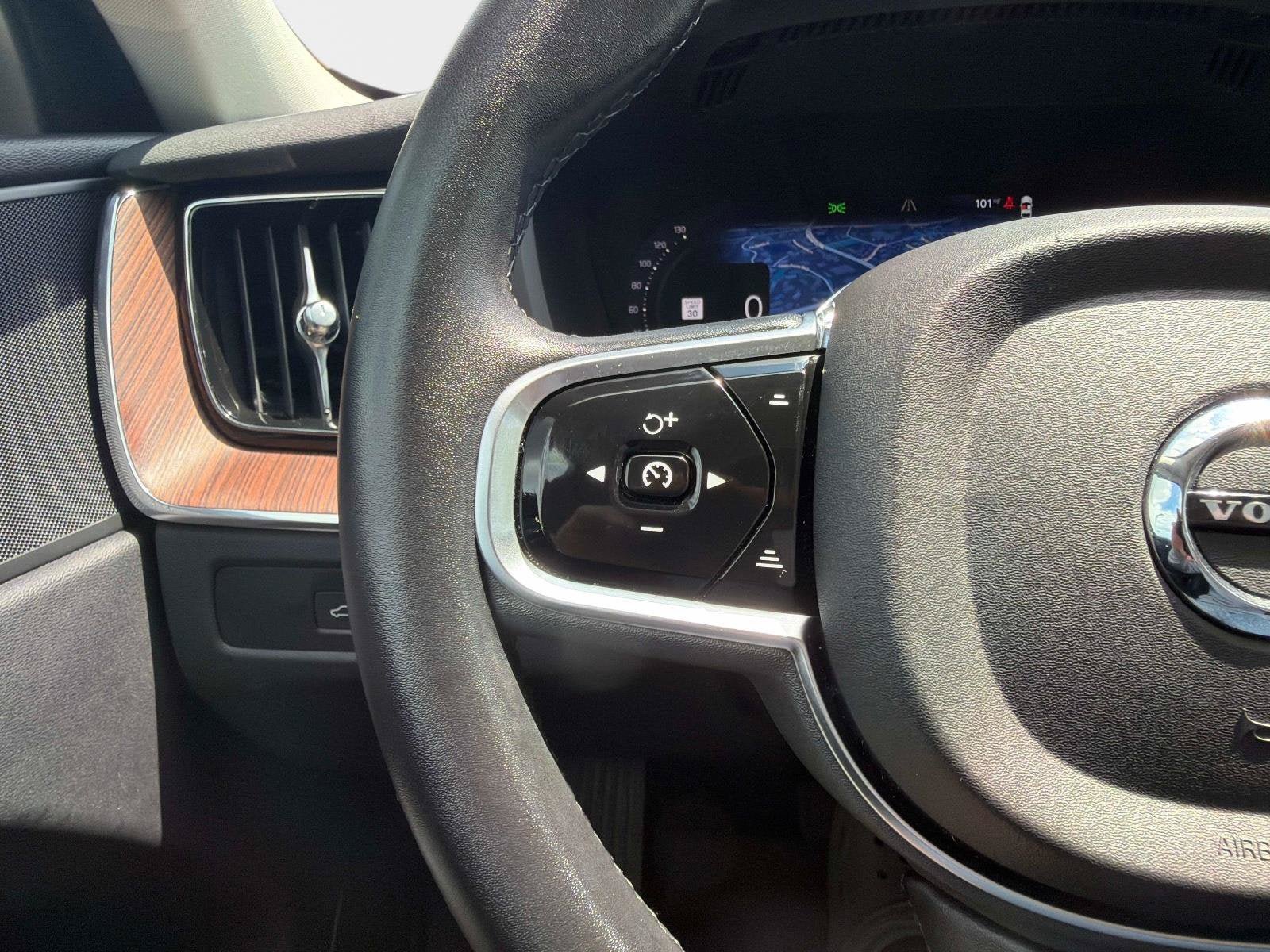 Certified 2024 Volvo XC60 B5 Plus w/ Protection Package Premier AWD/4WD image 32