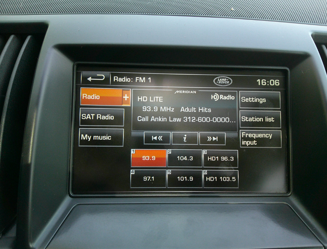 Used 2013 Land Rover LR2 image 25