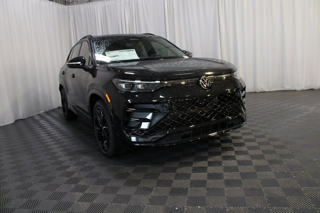 New 2025 Volkswagen Tiguan SE R-Line image 19