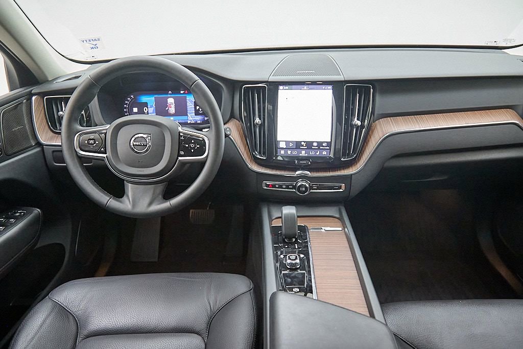 Certified 2024 Volvo XC60 B5 Plus w/ Climate Package image 25