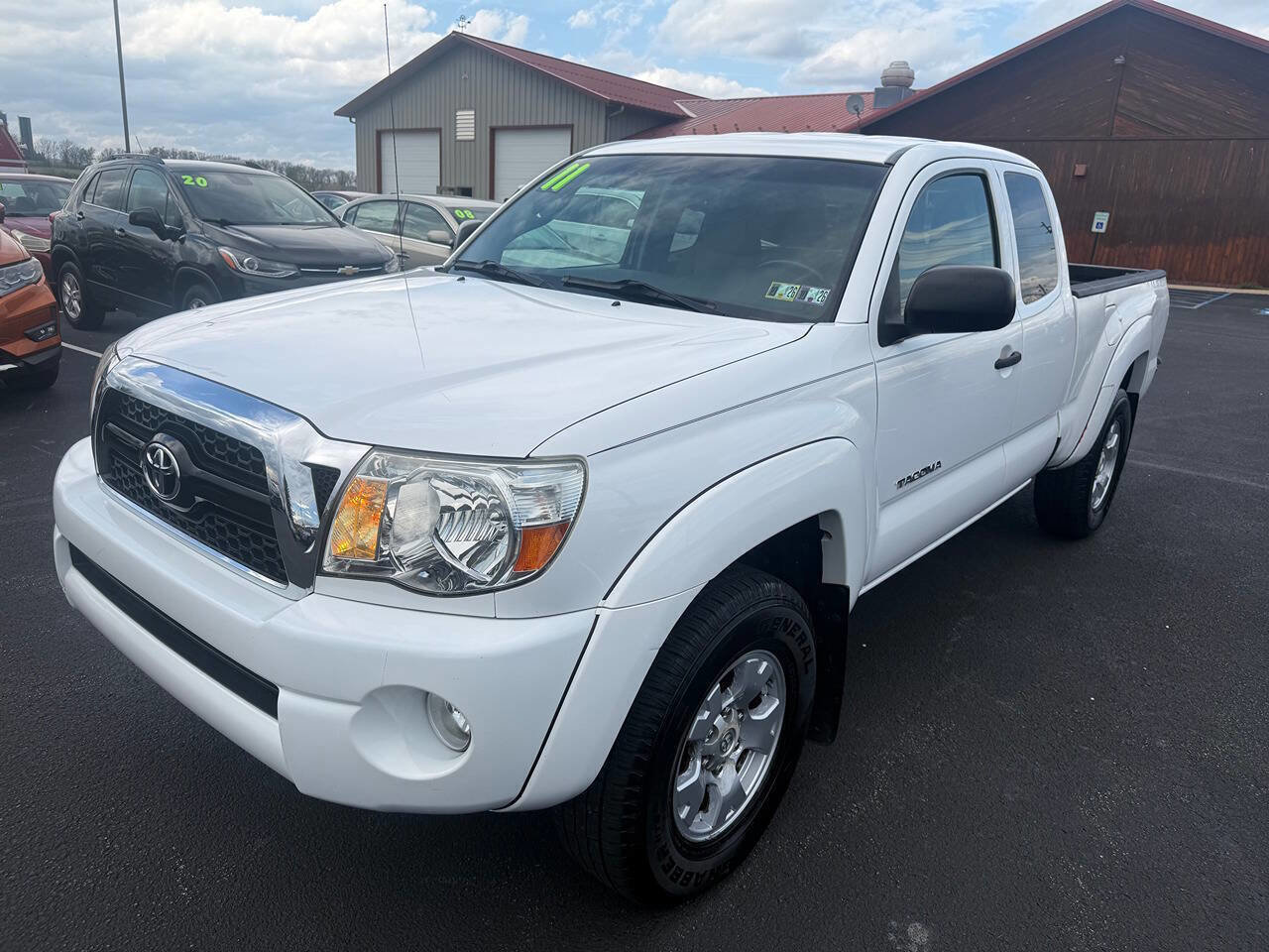Used 2011 Toyota Tacoma 4x4 Access Cab V6 w/ SR5 Pkg #2 image 2