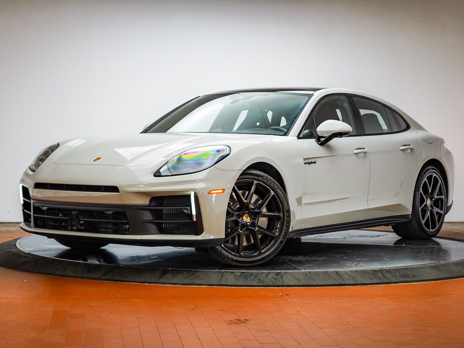 Used 2025 Porsche Panamera 4S image 1