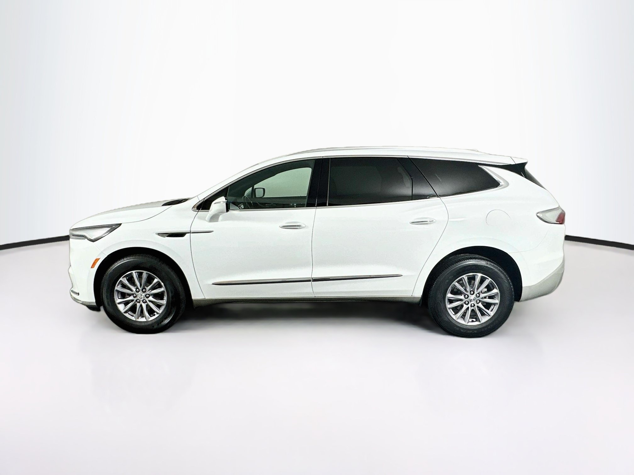 Used 2023 Buick Enclave Essence FWD image 4