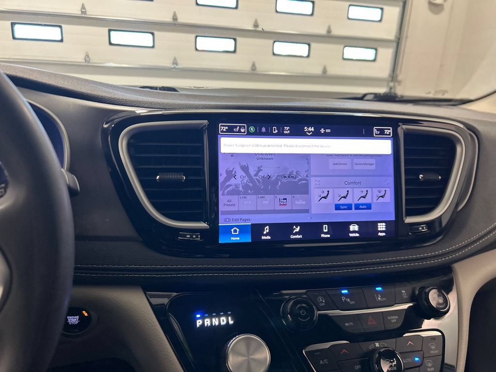 Used 2023 Chrysler Pacifica Touring-L FWD image 21