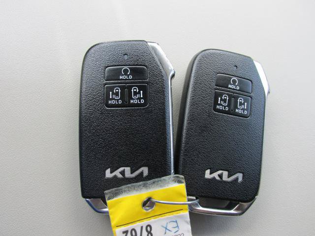 Used 2024 Kia Carnival EX FWD image 18
