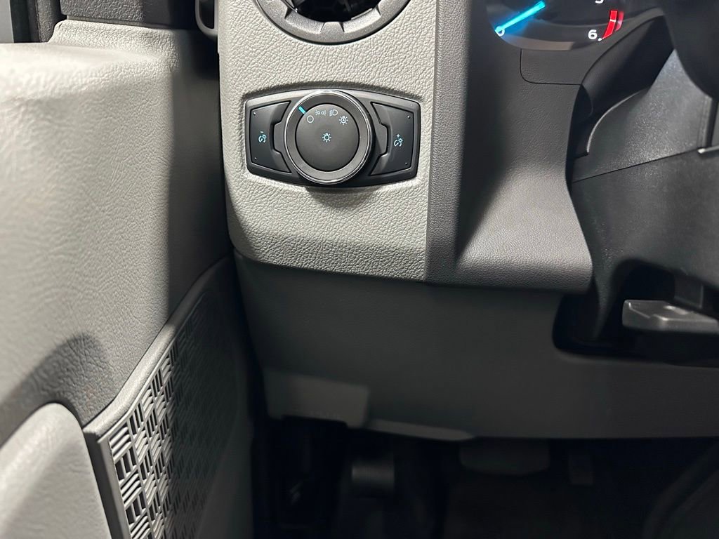 Used 2024 Ford E-350 and Econoline 350 Super Duty image 18