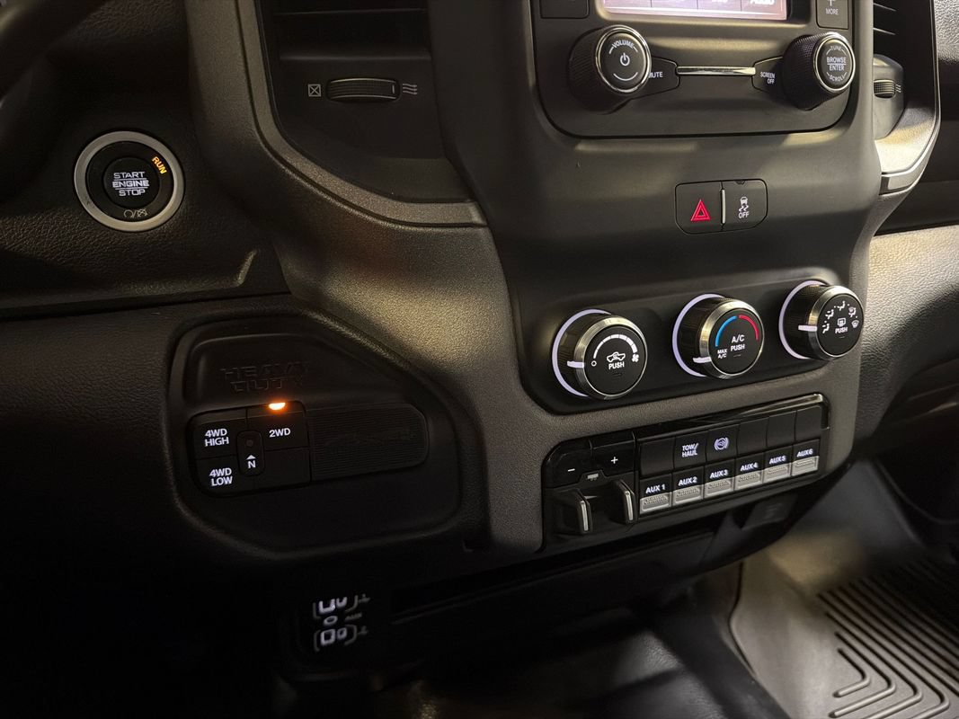 Used 2024 RAM 3500 Tradesman w/ Chrome Appearance Group AWD/4WD image 21