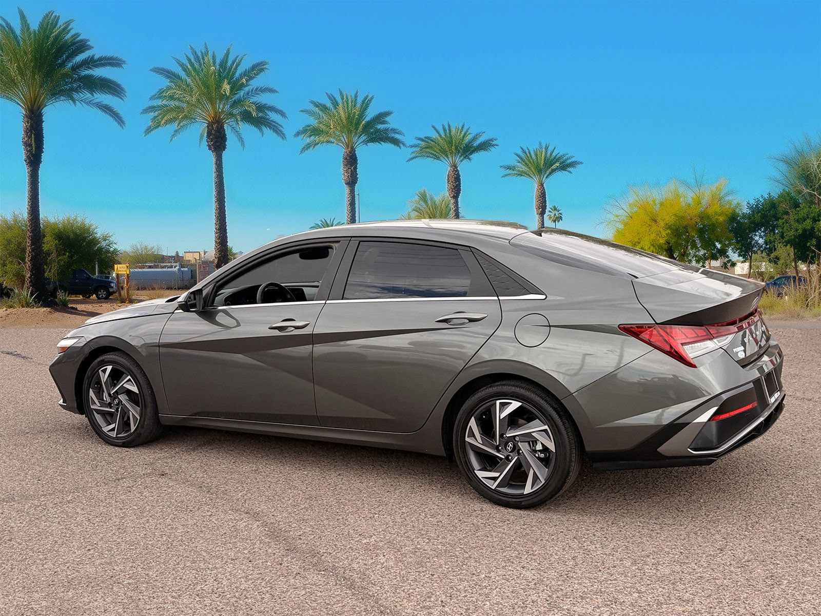 Used 2025 Hyundai Elantra Limited FWD image 3