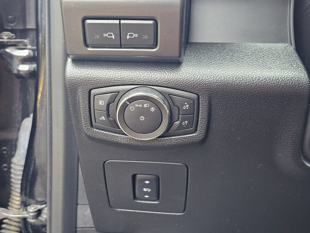 Used 2016 Ford F150 Lariat w/ Equipment Group 502A Luxury AWD/4WD image 24