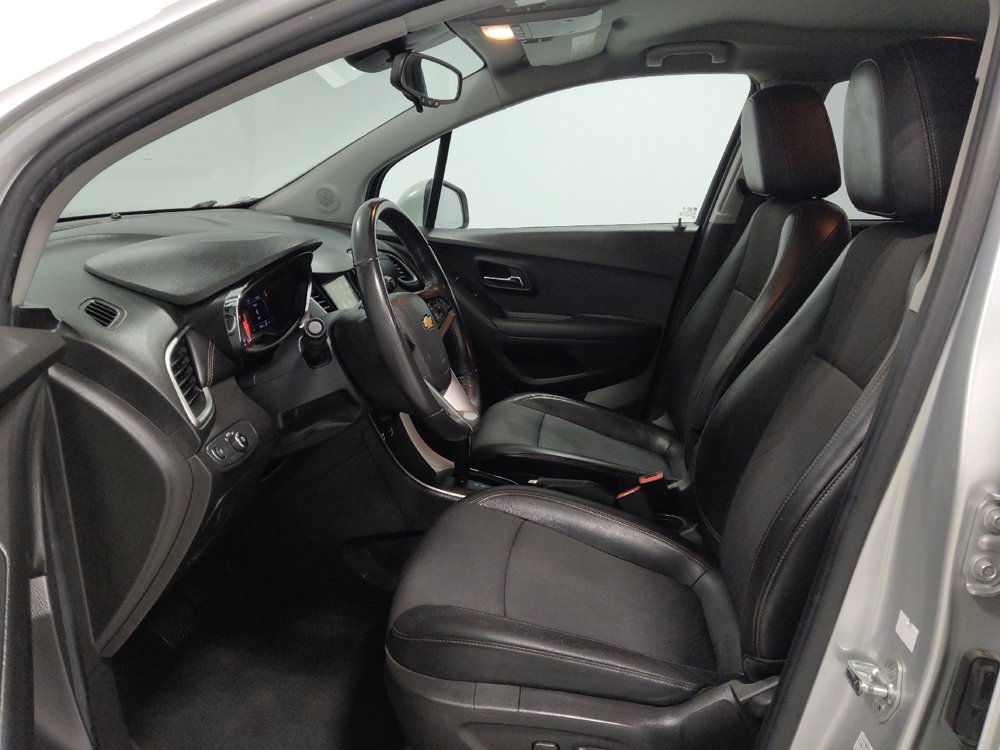 Used 2019 Chevrolet Trax LT w/ LT Convenience Package image 17