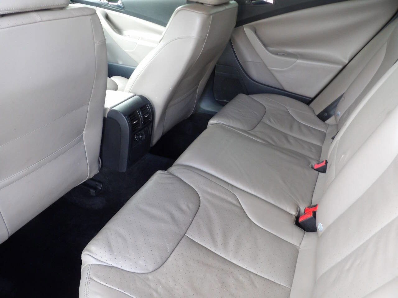 Used 2008 Volkswagen Passat Lux image 23