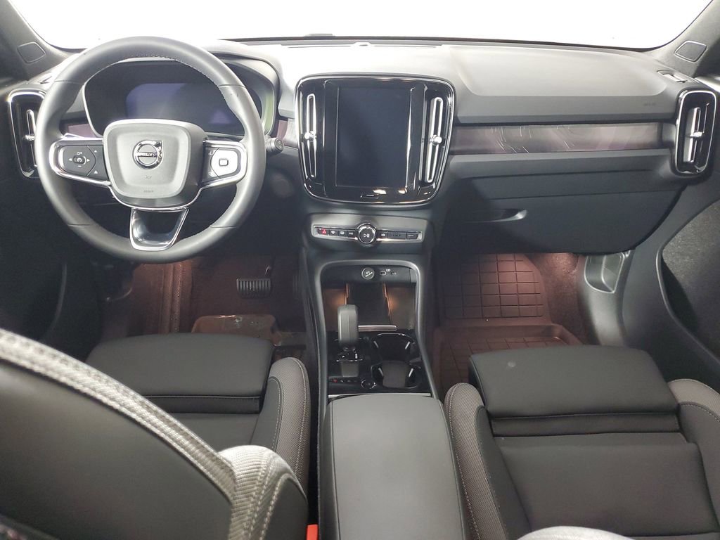 Certified 2024 Volvo XC40 Recharge Core w/ Protection Package Premier image 17