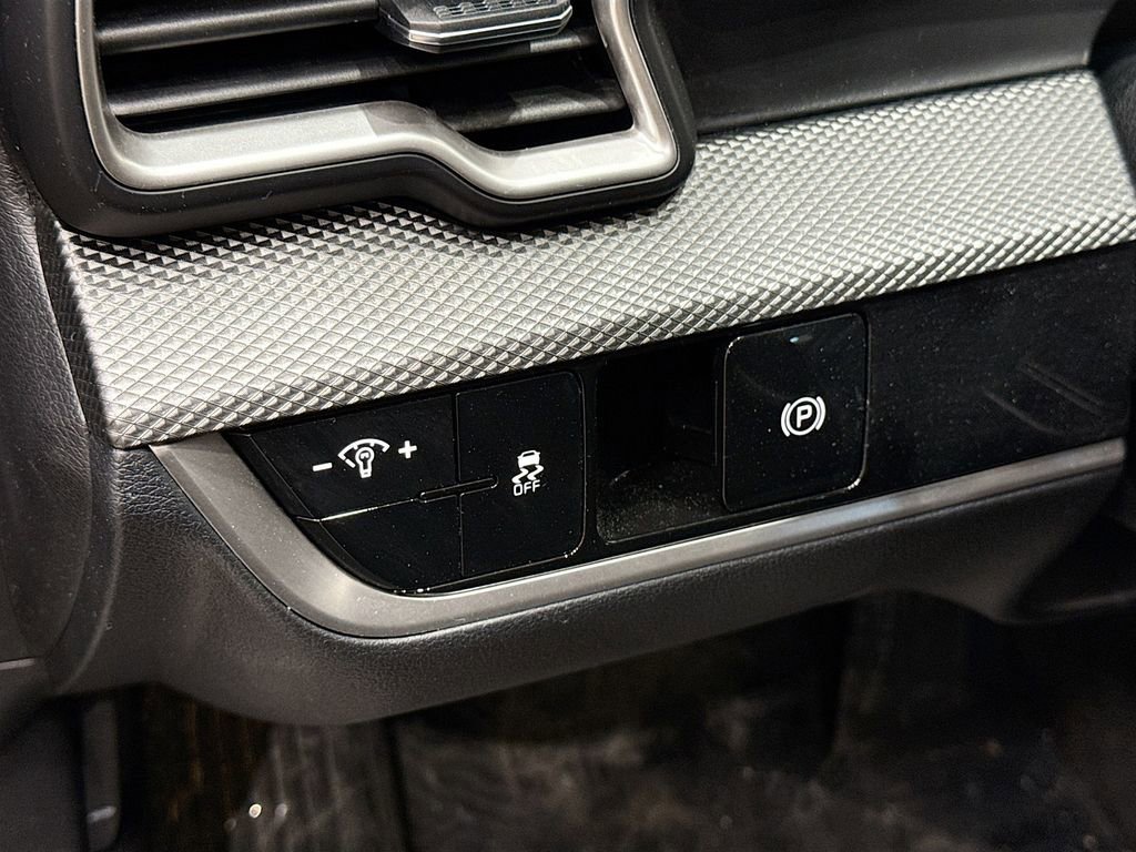 Used 2023 Kia Sportage LX image 18