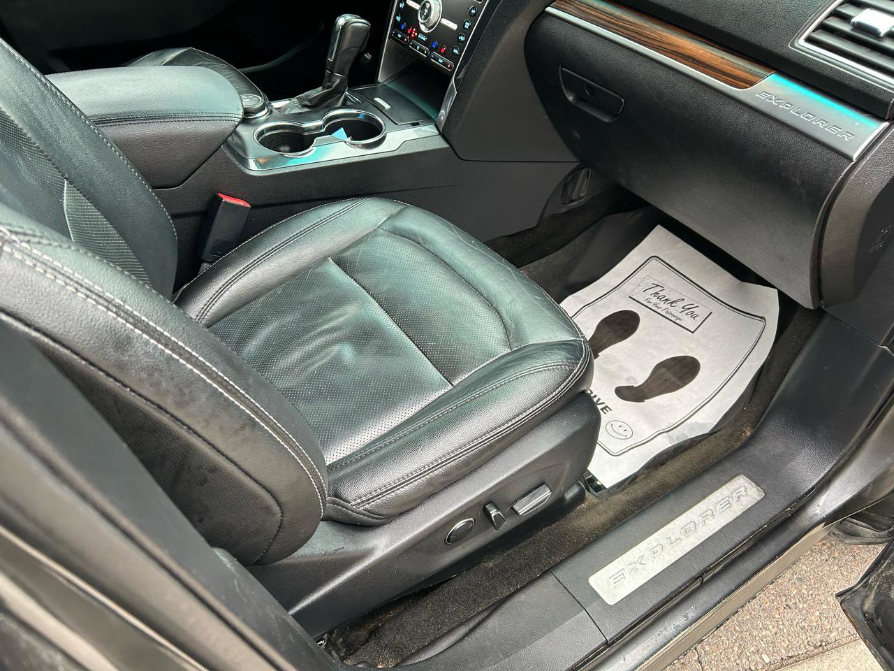 Used 2017 Ford Explorer Limited image 12