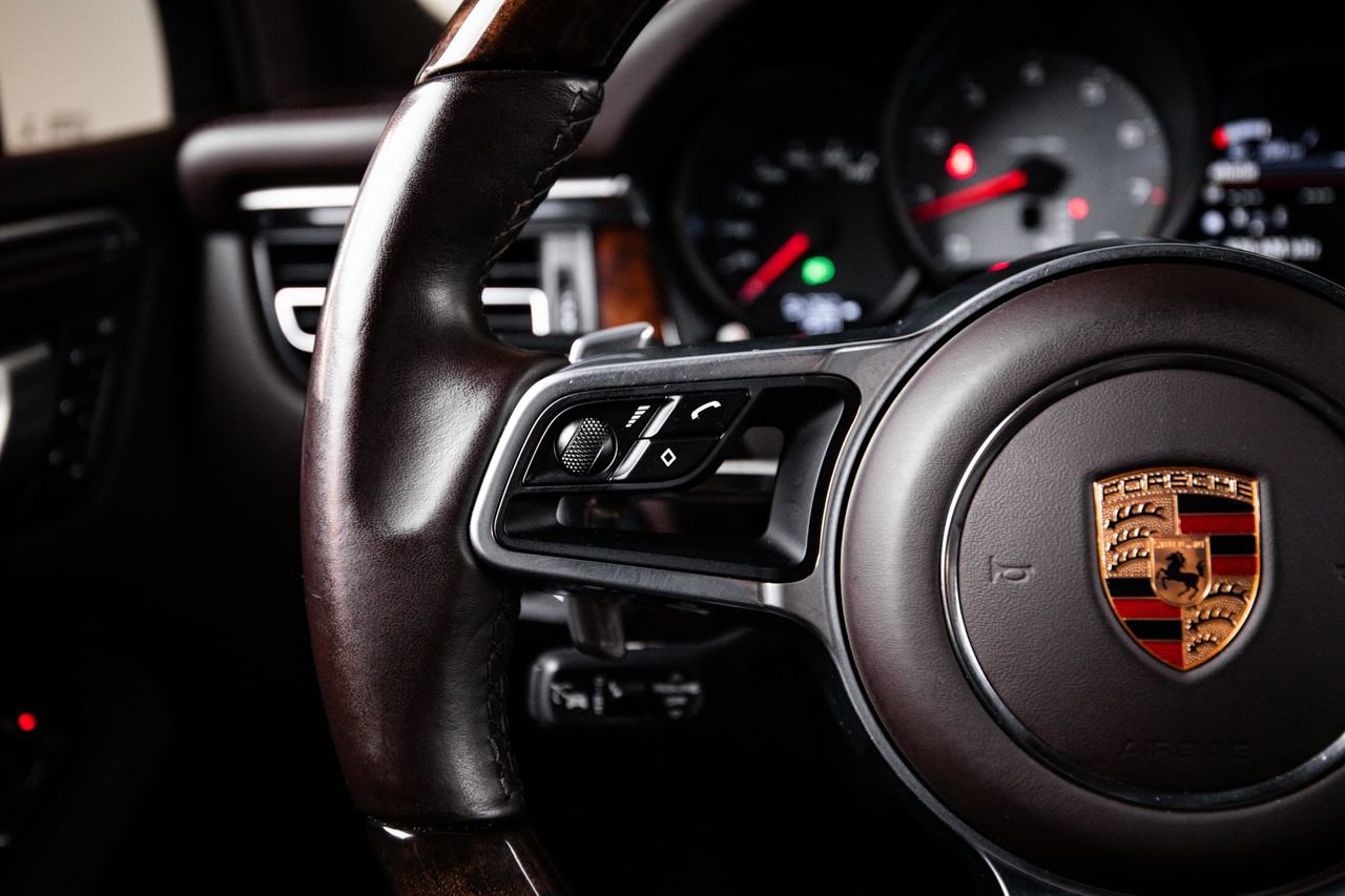 Certified 2020 Porsche Macan S AWD/4WD image 17
