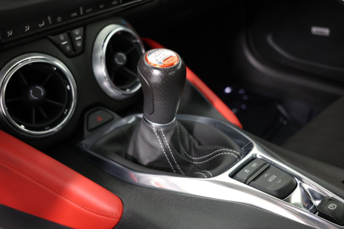 Used 2018 Chevrolet Camaro SS RWD image 6
