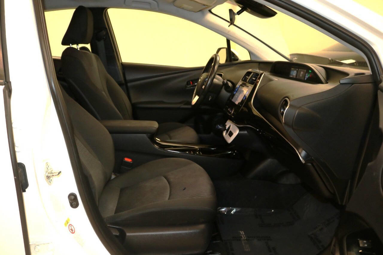 Used 2018 Toyota Prius Three image 17