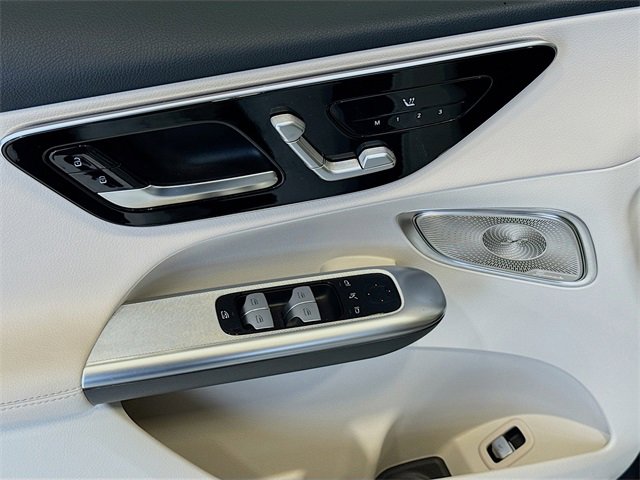 Used 2025 Mercedes-Benz GLC 300 4MATIC image 18