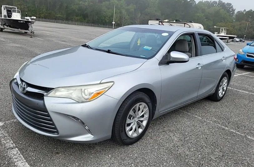 Used 2017 Toyota Camry LE image 1
