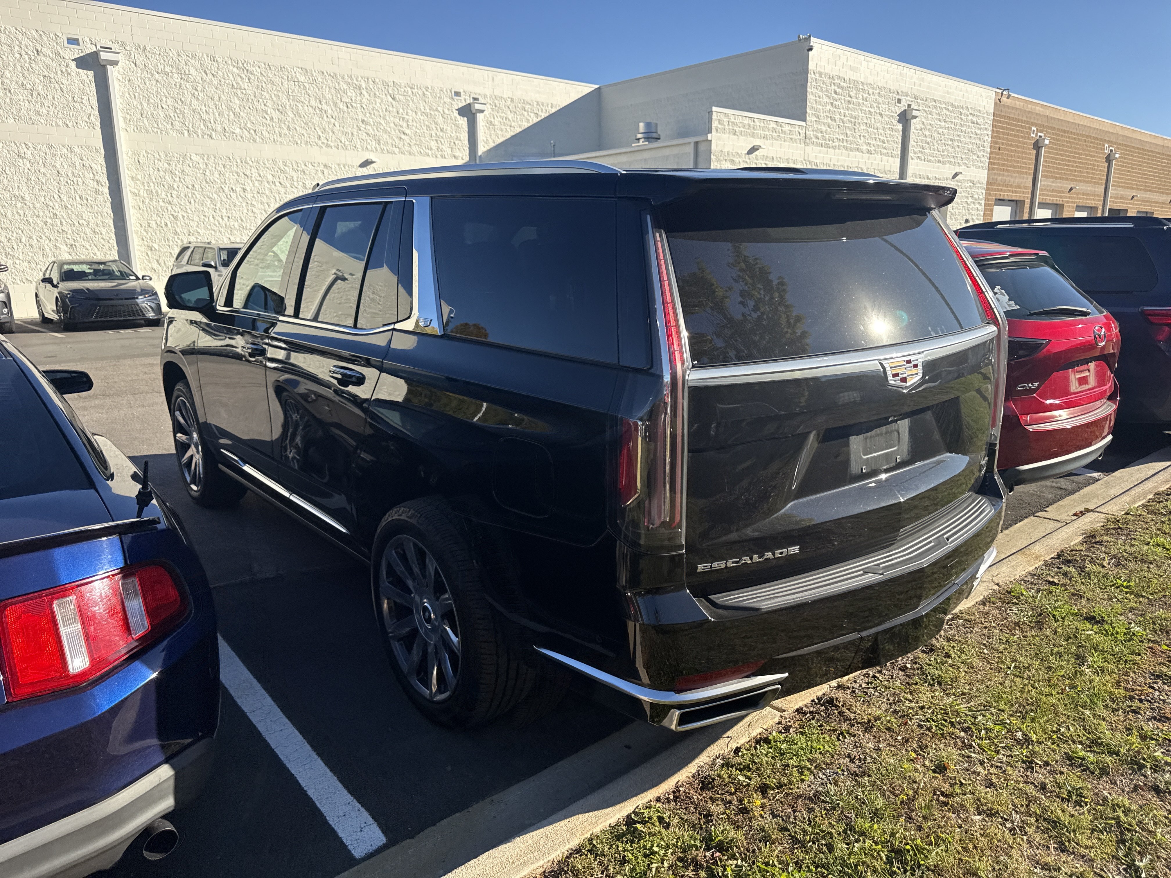 Used 2021 Cadillac Escalade Premium Luxury Platinum w/ Heavy-Duty Trailer Package AWD/4WD image 10