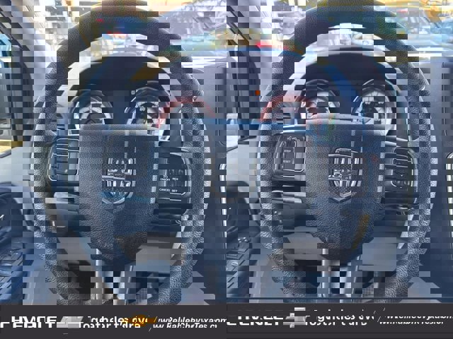 Used 2018 Dodge Grand Caravan SE w/ UConnect Hands-Free Group image 19