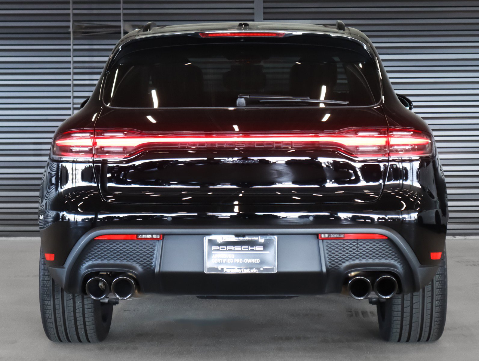 Certified 2025 Porsche Macan image 9