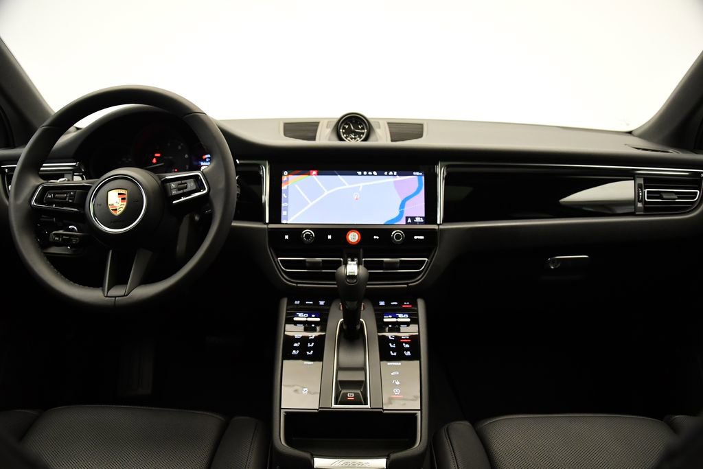 Used 2025 Porsche Macan image 21