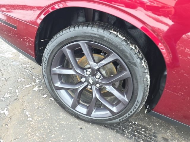 Used 2020 Dodge Challenger SXT w/ Blacktop Package RWD image 39