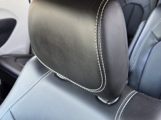 Certified 2024 Chrysler Pacifica Touring-L FWD image 15